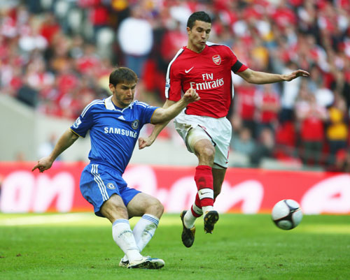 小孩哥！17岁卡尔成为欧冠最年轻连续3场进球球员